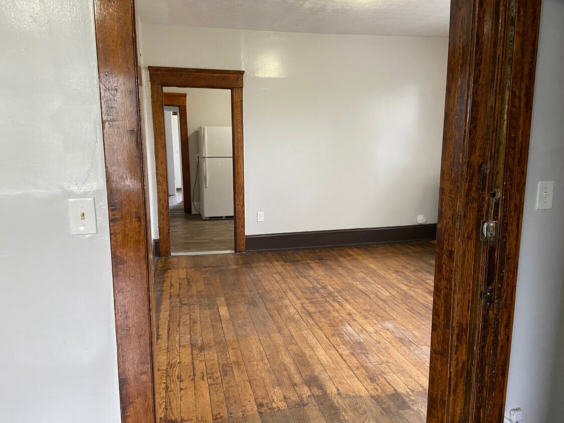Primary Photo - 4718 Bridge Ave