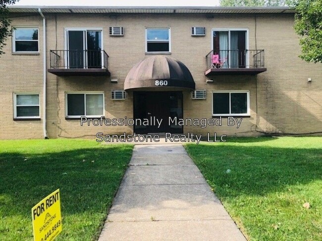 Building Photo - 2 BEDROOM FREE HEAT - RECENTLY REHABBED