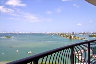 Building Photo - 1750 N Bayshore Dr