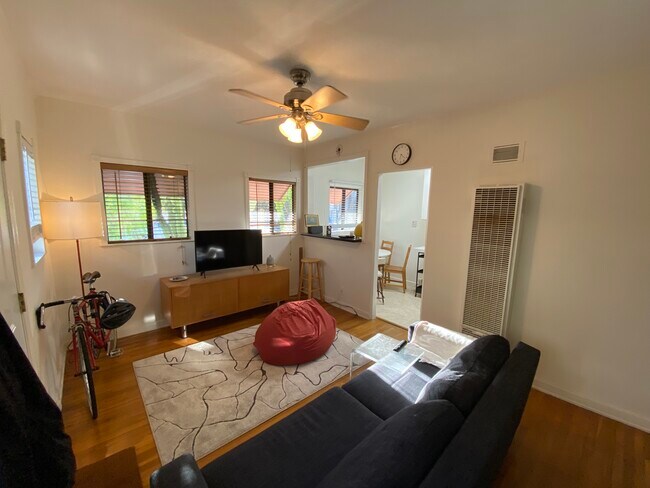 Foto del edificio - 1344 1/2 N. Edgemont St.