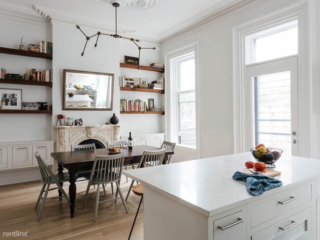 Foto del edificio - 2 br, 1 bath Apartment - 437 D St Apt 6A