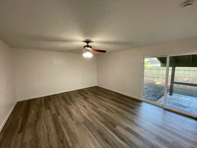 Building Photo - 18110 Navajo Trail Dr