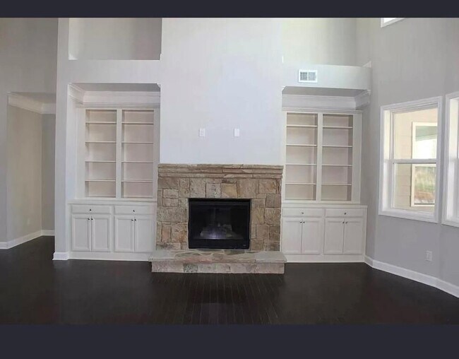 Foto del edificio - 428 Silver Brook Dr