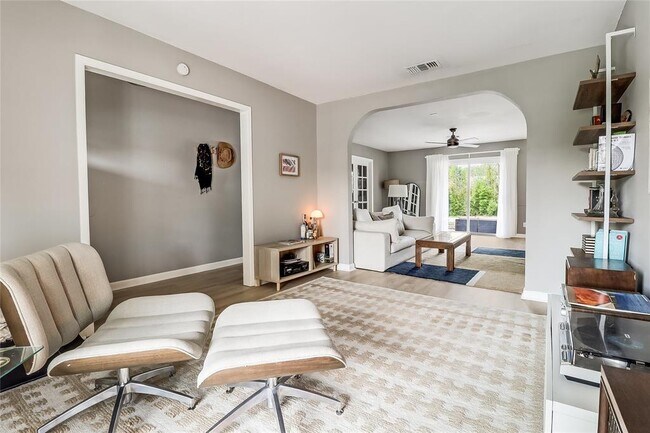 Foto del edificio - 5300 Basswood Ln
