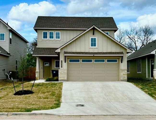 Building Photo - 1021 Elise Ave
