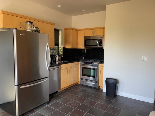 Kitchen - 5015 Proctor Ave