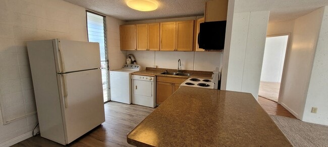 Photo - "Woodlawn Terrace" Melemanu 2 Bedroom, 1 Bath and 1 Reserved Parking Apartment