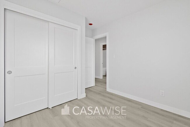 Building Photo - 10250-102157 157 St NW