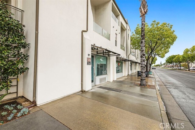 Building Photo - 516 S Brea Blvd