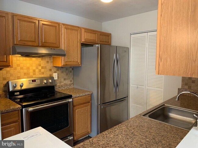 Building Photo - 708 Britton Pl