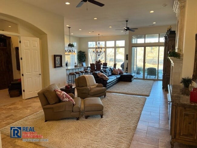 Building Photo - Fully Furnished Home