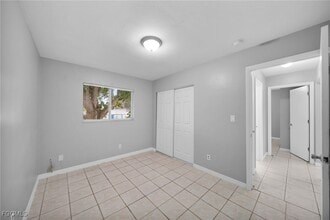 Building Photo - 15 SE 24th Ave