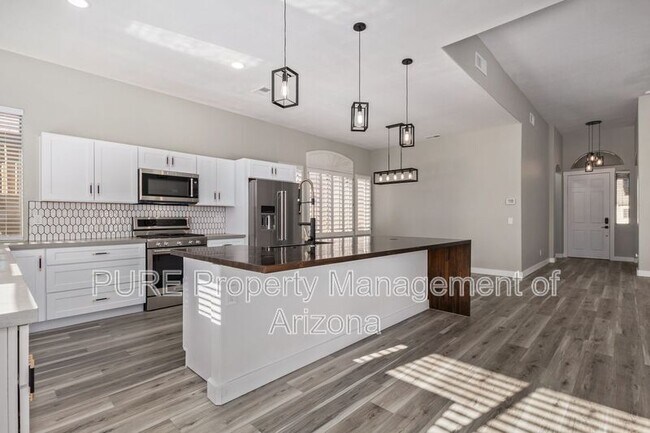 Foto del edificio - 22215 N 49th St