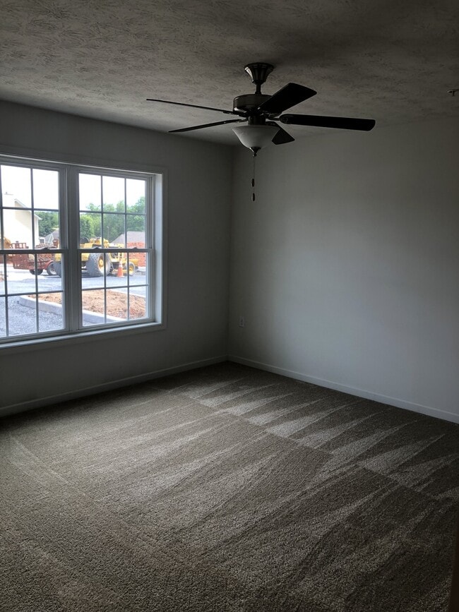 Building Photo - One Bedroom Garden Apartment