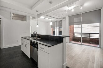 Building Photo - 1901 Post Oak Blvd