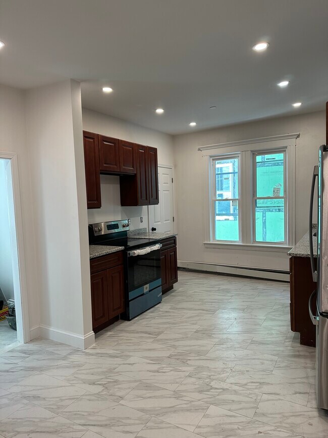 27 Hancock St, Salem, MA 01970 Apartments in Salem, MA