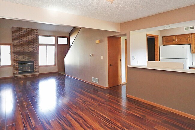 Building Photo - 1009 Lakewood Dr