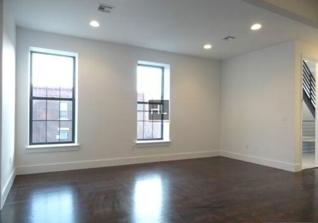 Foto del edificio - CENTRAL AVENUE / Spacious Bushwick 4 Bed 2...