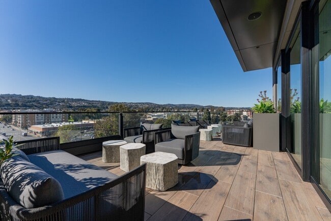 Building Photo - Revery