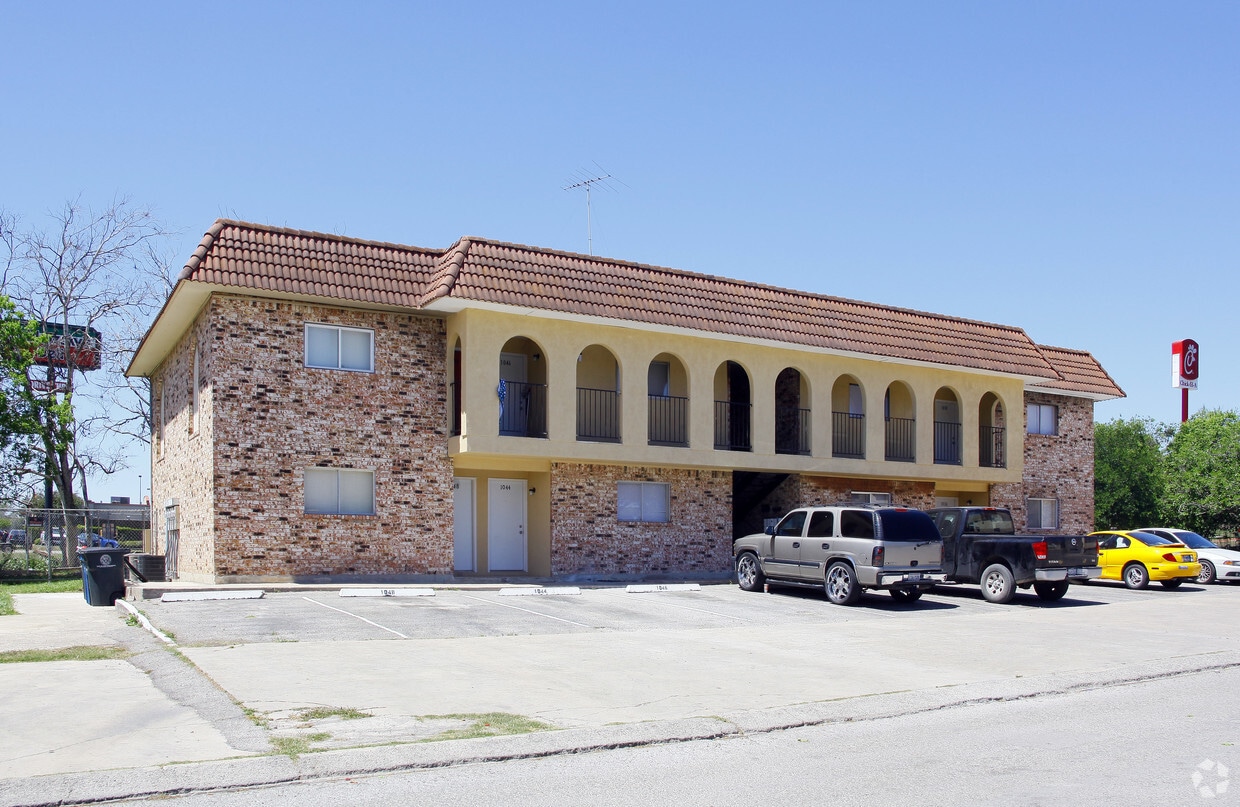 Primary Photo - 1040 Linde Ave