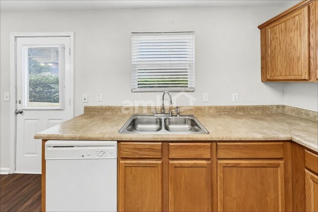 Foto del edificio - 1316 Roxbury Ct