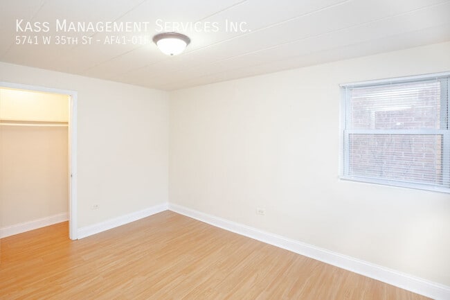 Building Photo - Cicero 1 bed - Heat Included - Walk Up (No...