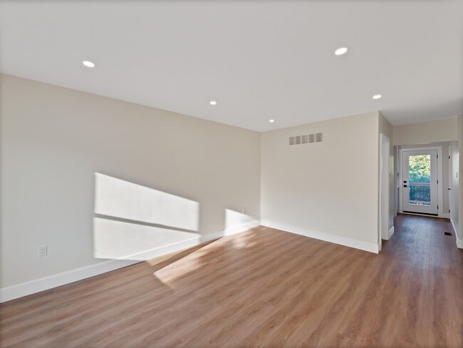 Building Photo - 167 Rosedale Ave