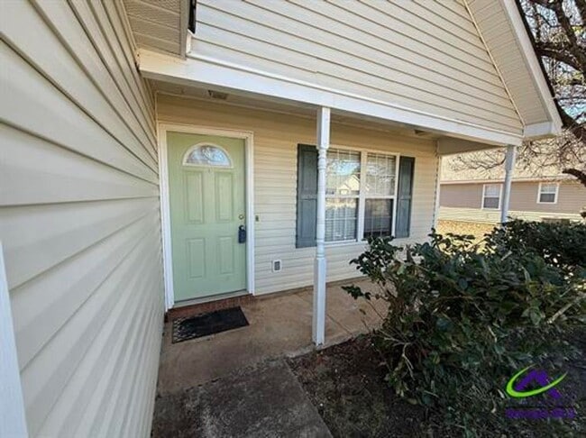 Building Photo - 213 Strawbridge Ln