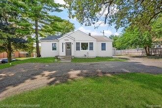 Building Photo - 3621 Livernois Rd