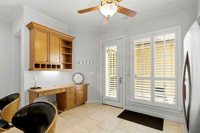 Building Photo - 1044 Memorial Village Dr