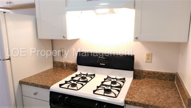 Building Photo - 3512 Lafayette Dr NE
