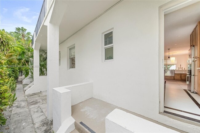 Building Photo - 726 Meridian Ave