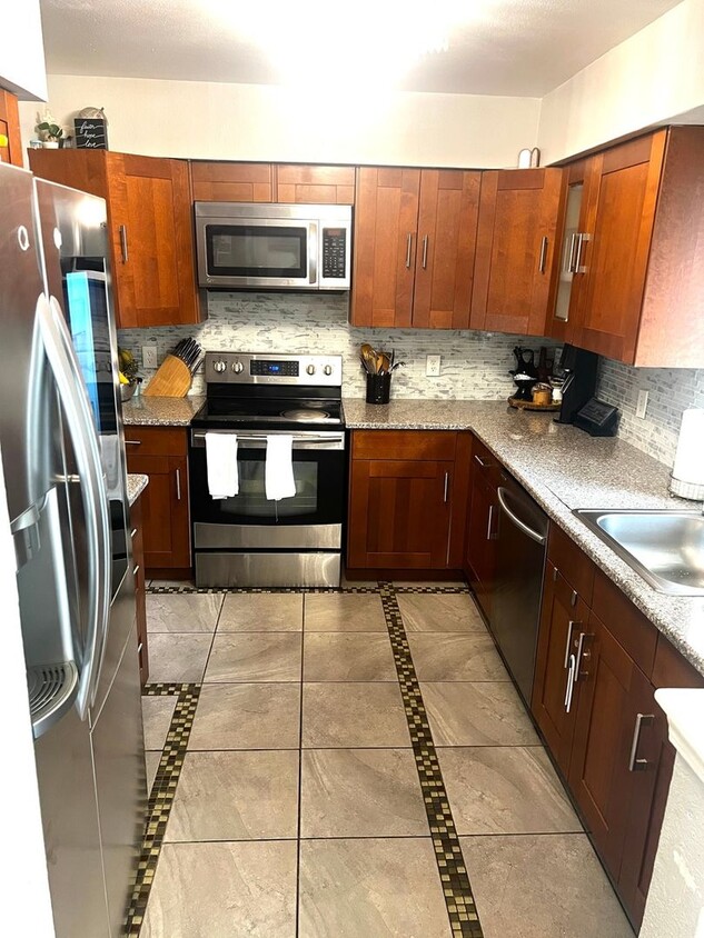 Primary Photo - 3 Bedroom Townhome in Aurora