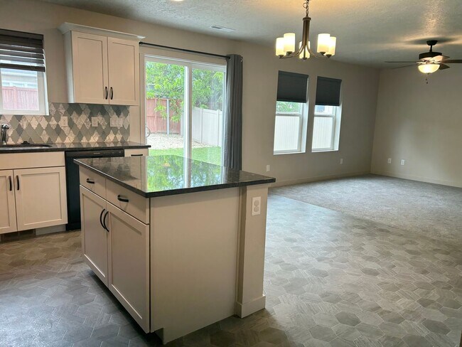 Building Photo - Charming Modern Home in the Heart of Boise