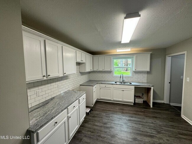 Foto del edificio - 742 Montclair Pl