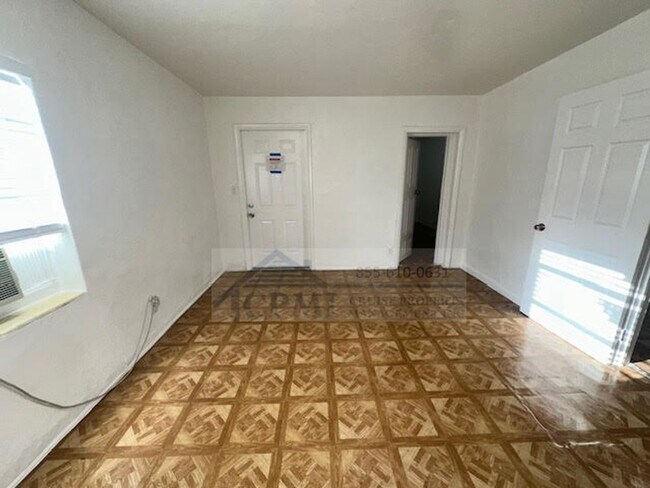 Foto del edificio - 5814 Taylor St