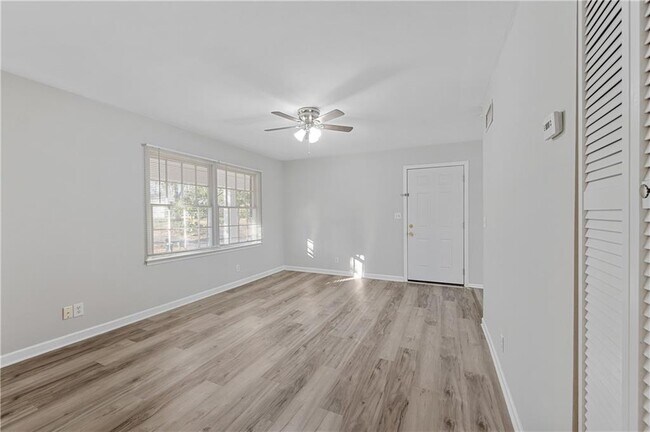Foto del edificio - 2382 Peachwood Cir NE