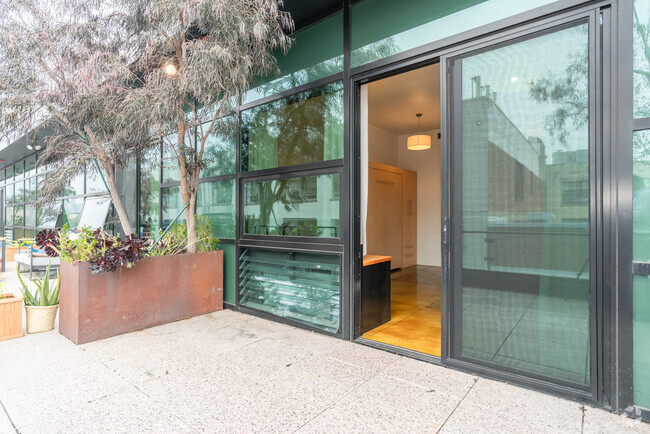 Outdoor Patio - Arc Light