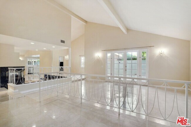 Building Photo - 10111 Jumilla Ave