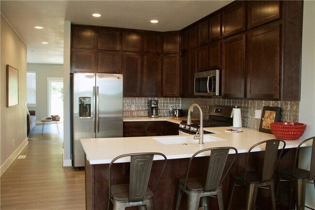 Foto del edificio - 1567 Brooks Ave