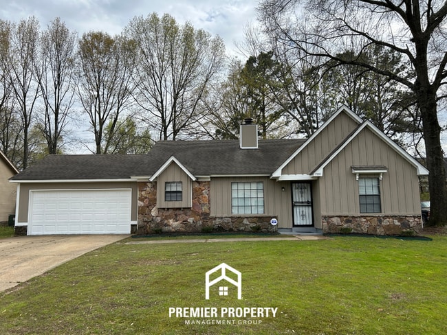 Charming 3BR/2BA Home in 38125 | Vaulted Ceilings, Built-ins & 2-Car Garage - Charming 3BR/2BA Home in 38125 | Vaulted Ceilings, Built-ins & 2-Car Garage