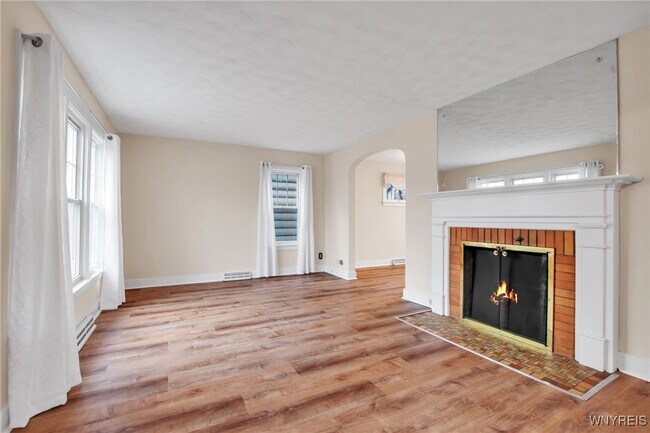 Foto del edificio - 21 Waverly Ave