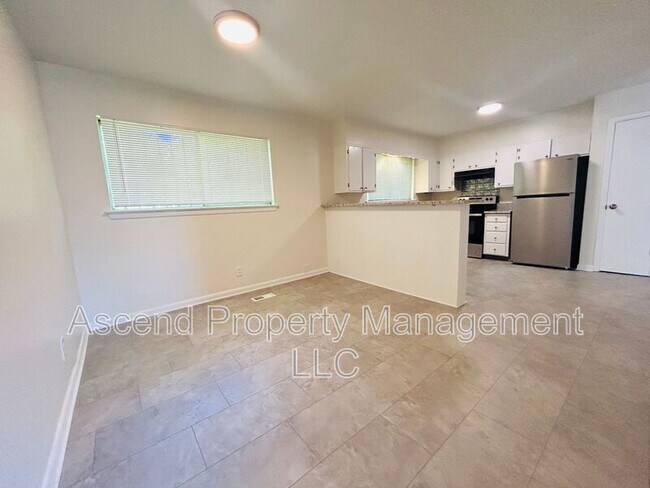 Foto del edificio - 1605 Monterey Dr