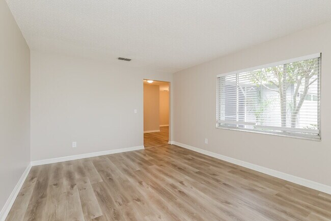 Building Photo - 28 Cinnamon Dr
