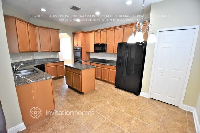 Building Photo - 15233 Serenade Dr
