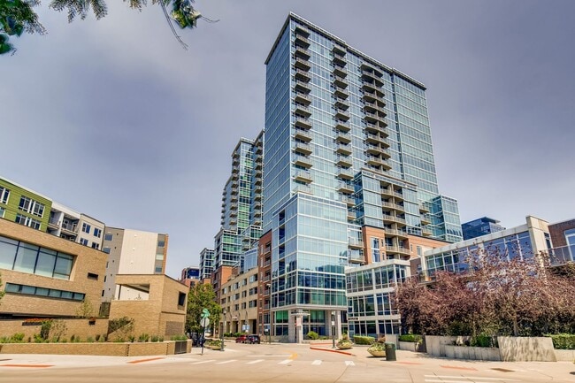 Building Photo - Downtown 1BDR high-rise with included amen...
