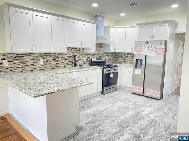 Building Photo - 1008 74th St