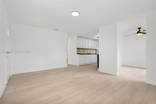 Foto del edificio - 153 NW 42nd St