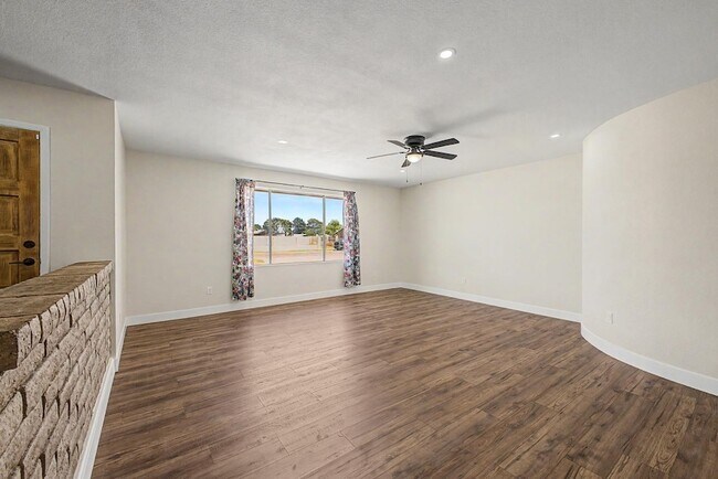 Foto del edificio - 5133 W McNeil St
