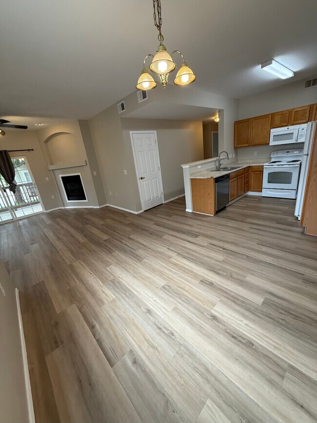 Cocina y sala de estar - 3002 West Elizabeth Street